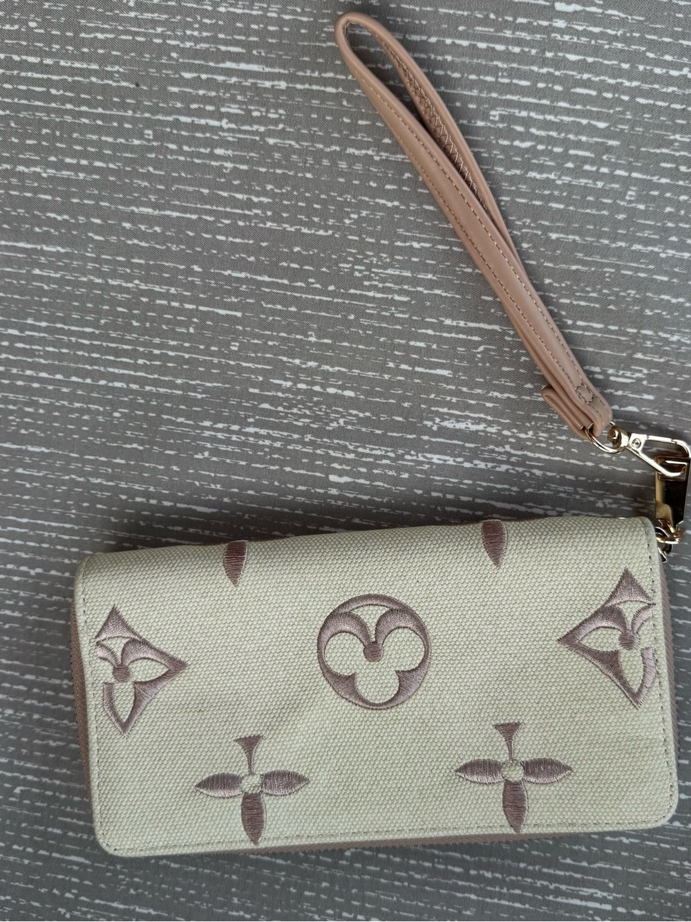 Unbranded Cream/Taupe Canvas Wristlet/Wallet/Clutch NWOT😊😊